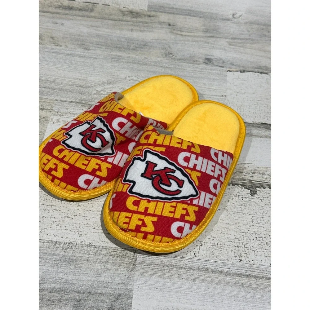 NFL Kansas City Chiefs Slippers Kids Size 5/6 Red Yellow Logo Print EUC